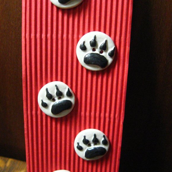 🐻 Incomparable Buttons Black & White Bear Paw - Picture 3 of 6